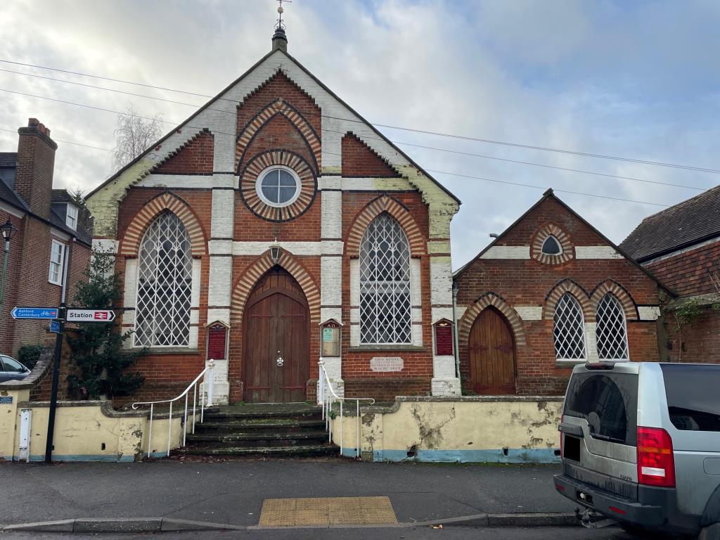 Lot: 107 - ATTRACTIVE CHURCH WITH POTENTIAL IN POPULAR VILLAGE -